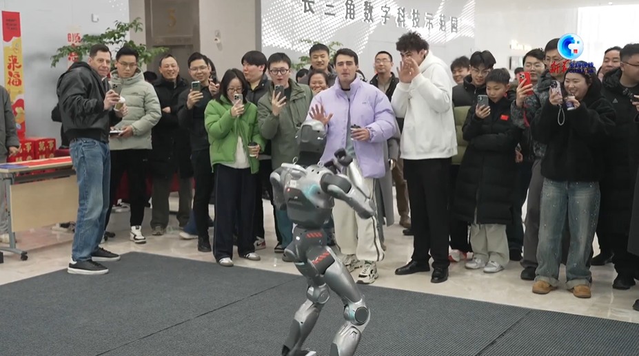 全球连线 | 外国网红在中国“科创之城”感受科技魅力