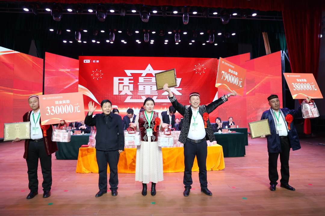 新疆福海县举行第九届养驼牧民代表大会