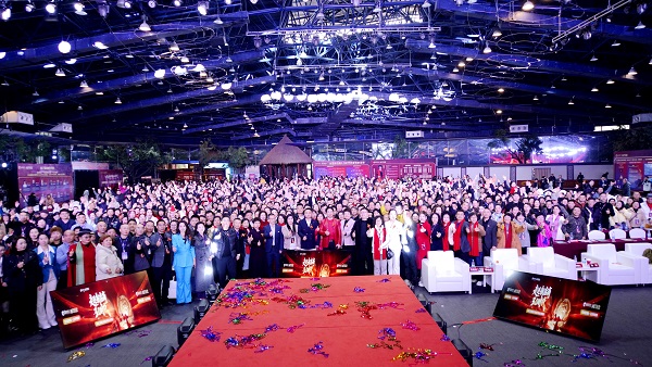 从哈佛博士后到美股董事局主席：万百万的跨界创新之路